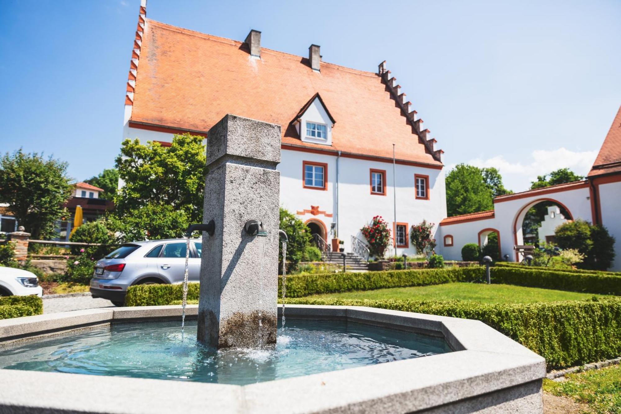 Schlossgasthof Roesch Blaibach Exterior foto